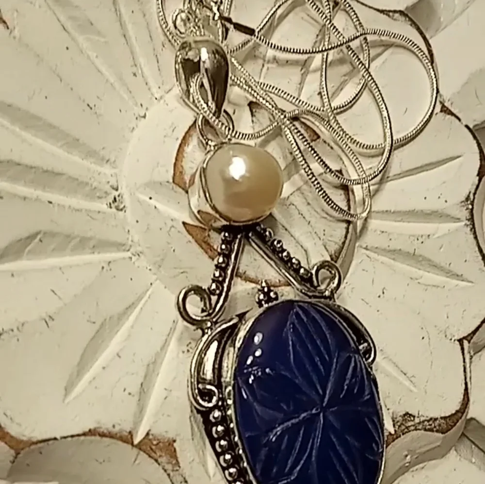 CARVED NATURAL UNTREATED SAPPHIRE AND BIWA PEARL STERLING PENDANT WITH 18" CHAIN - Picture 3 of 4